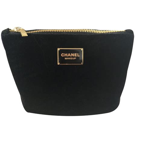 pochette chanel maquillage|chanel makeup bags.